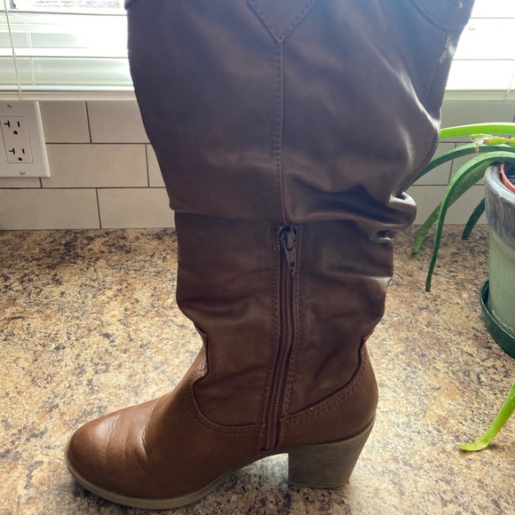 Call It Spring Heeled Leather Boots - Size 7 - Picture 3 of 7